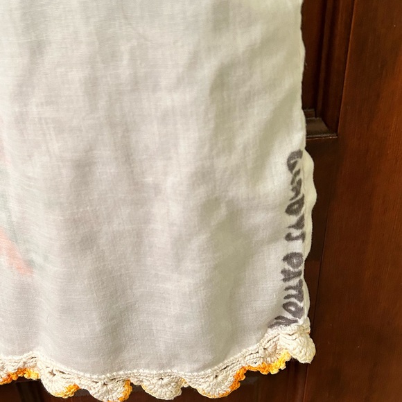 VTG Butterfly embroidered pillow case with crochet edge. Queen size - Picture 5 of 6